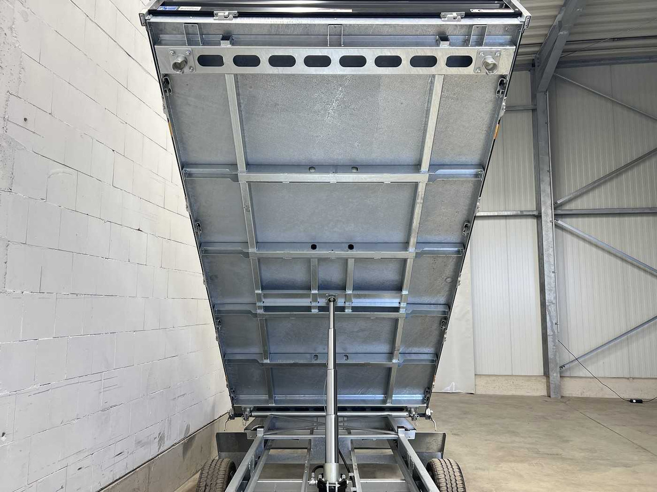 Новый Самосвальный прицеп HUMBAUR HTK 3500.37 Stahl Black Dreiseitenkipper: фото 23