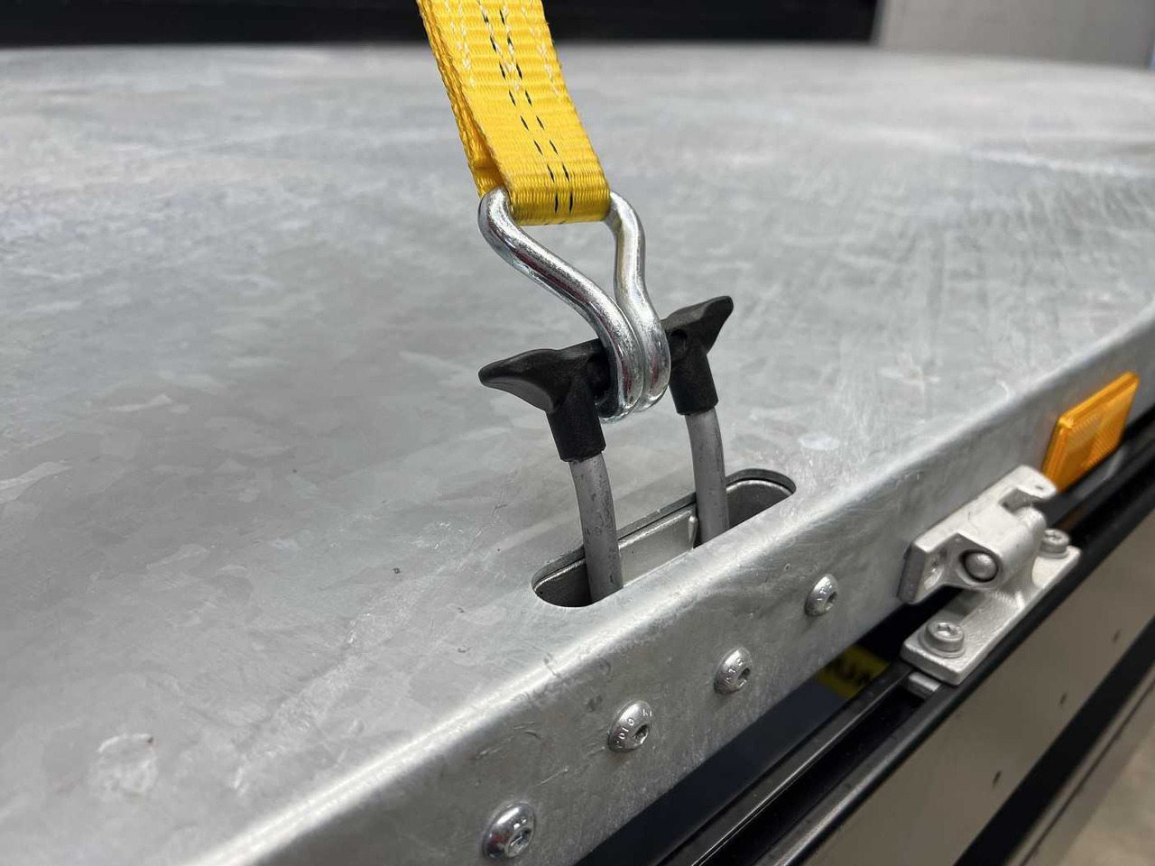 Новый Самосвальный прицеп HUMBAUR HTK 3500.37 Stahl Black Dreiseitenkipper: фото 14