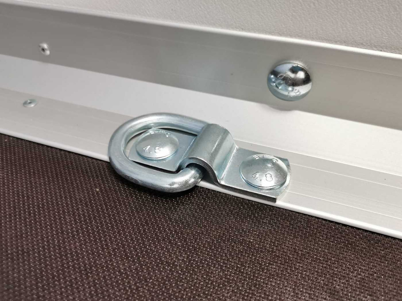 Новый Прицеп-фургон VARIANT Night Edition Tandem Tür Kofferanhänger: фото 23 Новый Прицеп-фургон VARIANT Night Edition Tandem Tür Kofferanhänger: фото 23