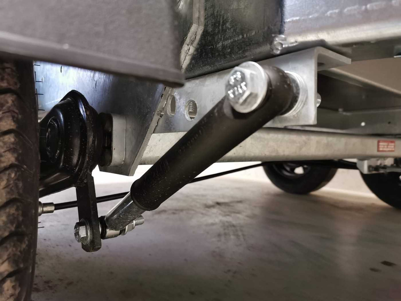 Новый Прицеп-фургон VARIANT Night Edition Tandem Tür Kofferanhänger: фото 11 Новый Прицеп-фургон VARIANT Night Edition Tandem Tür Kofferanhänger: фото 11