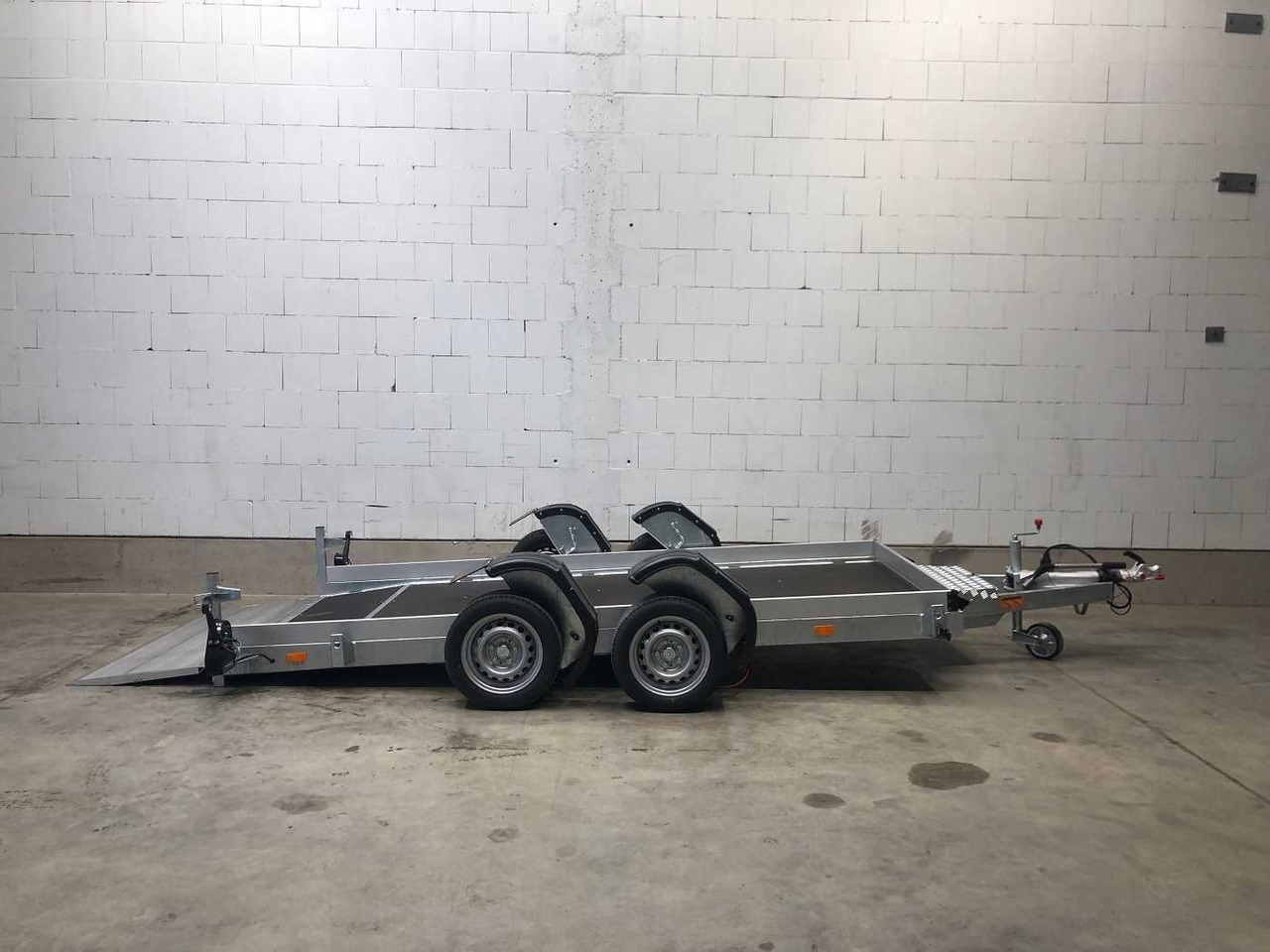 VEZEKO Husky FB 35.35 E-Pumpe Maschinentransporter - Прицеп для спецтехники: фото 2 VEZEKO Husky FB 35.35 E-Pumpe Maschinentransporter - Прицеп для спецтехники: фото 2