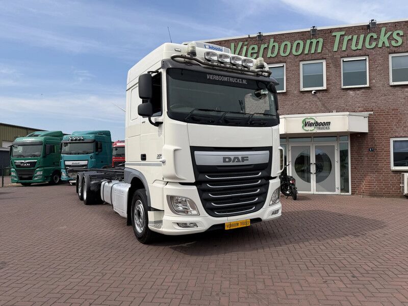 DAF XF 440 6X2 RIGHT HAND DRIVE CHASSIS TOPCONDITION LOW KM - Грузовик-шасси: фото 1 DAF XF 440 6X2 RIGHT HAND DRIVE CHASSIS TOPCONDITION LOW KM - Грузовик-шасси: фото 1