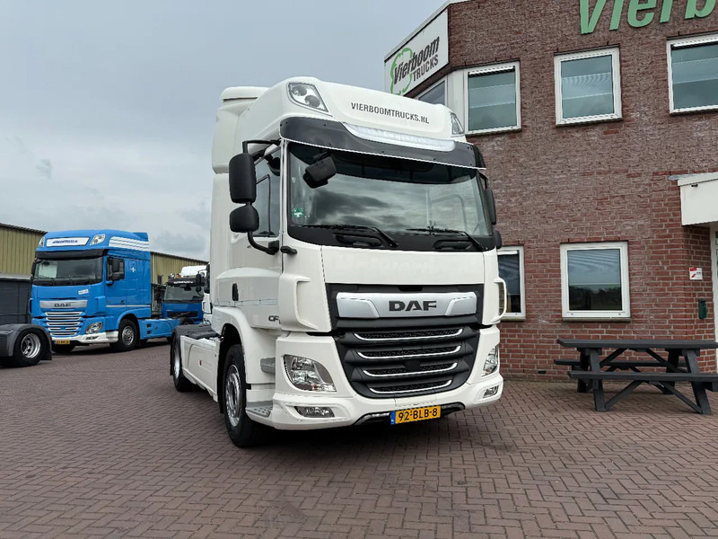 DAF CF 410 CF410 4X2 Spacecab - Distributie trekker - Mileuzone - Dealer onderhouden - apk 6-2026 - Тягач: фото 1 DAF CF 410 CF410 4X2 Spacecab - Distributie trekker - Mileuzone - Dealer onderhouden - apk 6-2026 - Тягач: фото 1