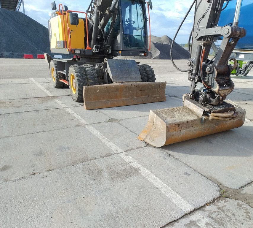 VOLVO EWR170E - Колёсный экскаватор: фото 4 VOLVO EWR170E - Колёсный экскаватор: фото 4