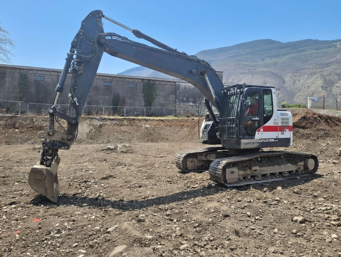 DOOSAN DX 235 LCR -5 - Гусеничный экскаватор: фото 1 DOOSAN DX 235 LCR -5 - Гусеничный экскаватор: фото 1