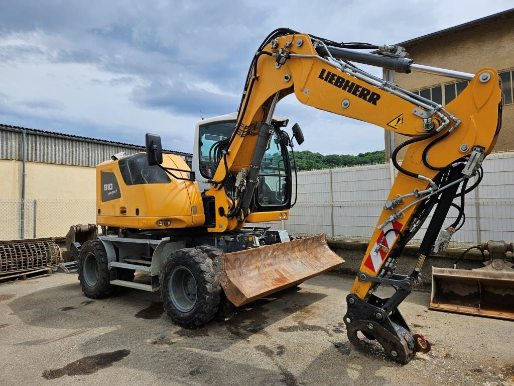 LIEBHERR A 910 COMPACT - Колёсный экскаватор: фото 4 LIEBHERR A 910 COMPACT - Колёсный экскаватор: фото 4