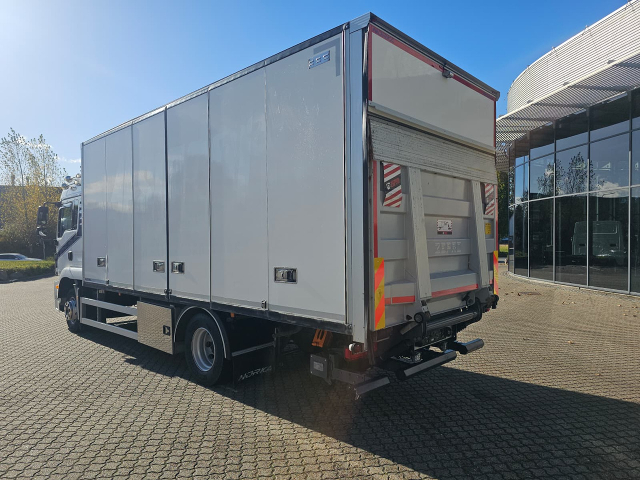 MAN TGM 15.290 - Грузовик с закрытым кузовом: фото 3 MAN TGM 15.290 - Грузовик с закрытым кузовом: фото 3