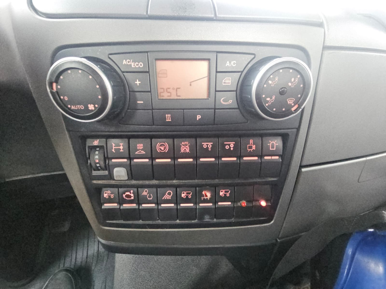 Грузовик-контейнеровоз/ Сменный кузов MAN TGS 26.400 6X2-4: фото 19