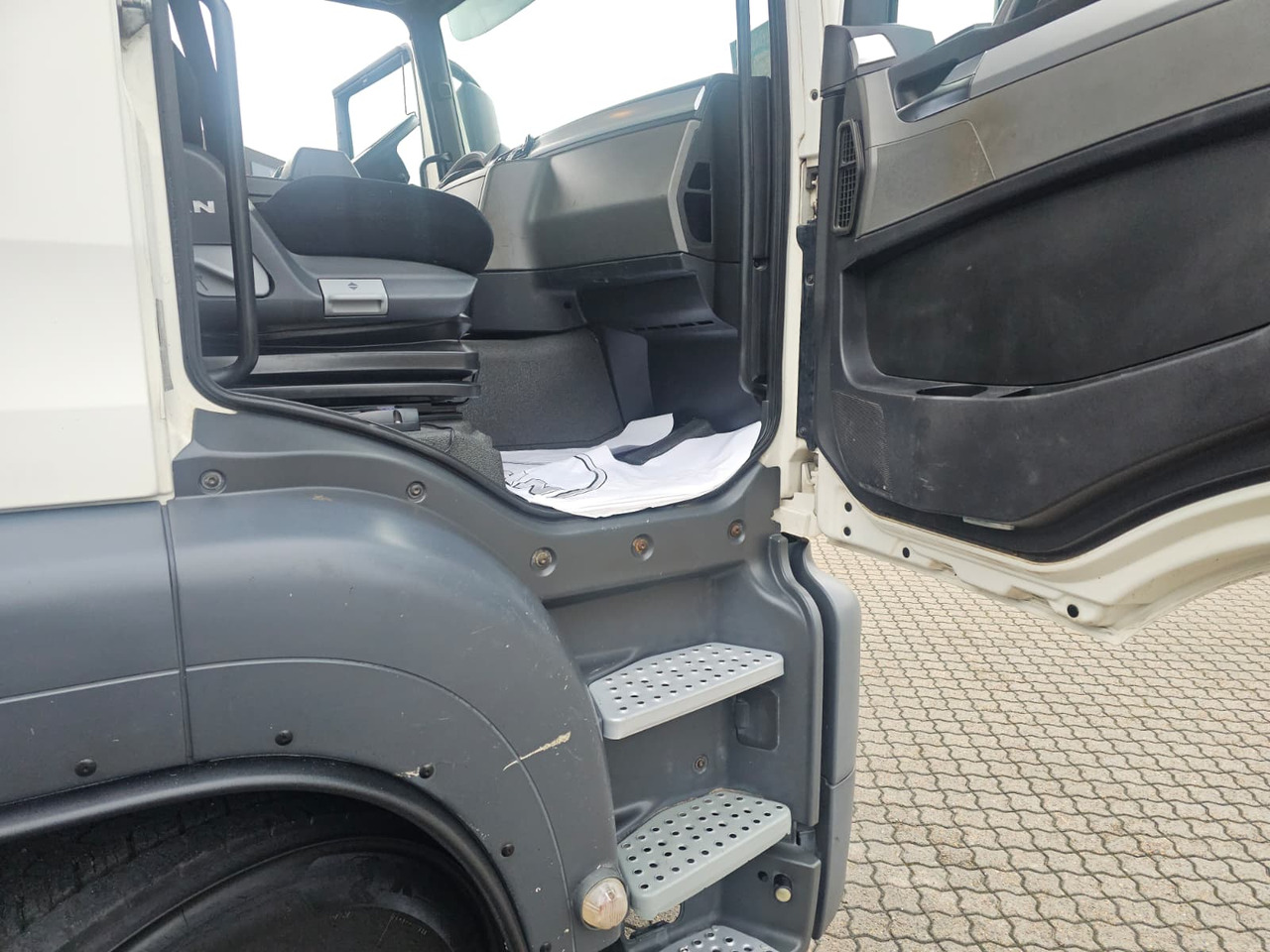 Грузовик-контейнеровоз/ Сменный кузов MAN TGS 26.400 6X2-4: фото 18