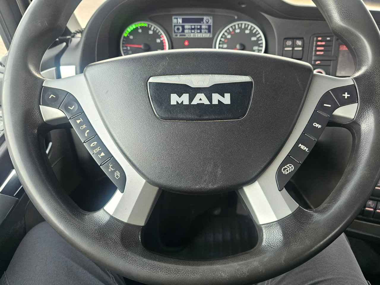 Грузовик-контейнеровоз/ Сменный кузов MAN TGS 26.400 6X2-4: фото 24