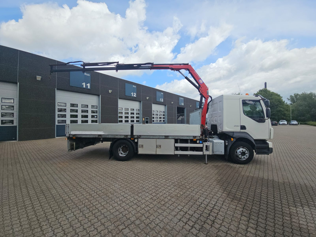 Volvo FL250 - Грузовик бортовой/ Платформа, Автоманипулятор: фото 3 Volvo FL250 - Грузовик бортовой/ Платформа, Автоманипулятор: фото 3