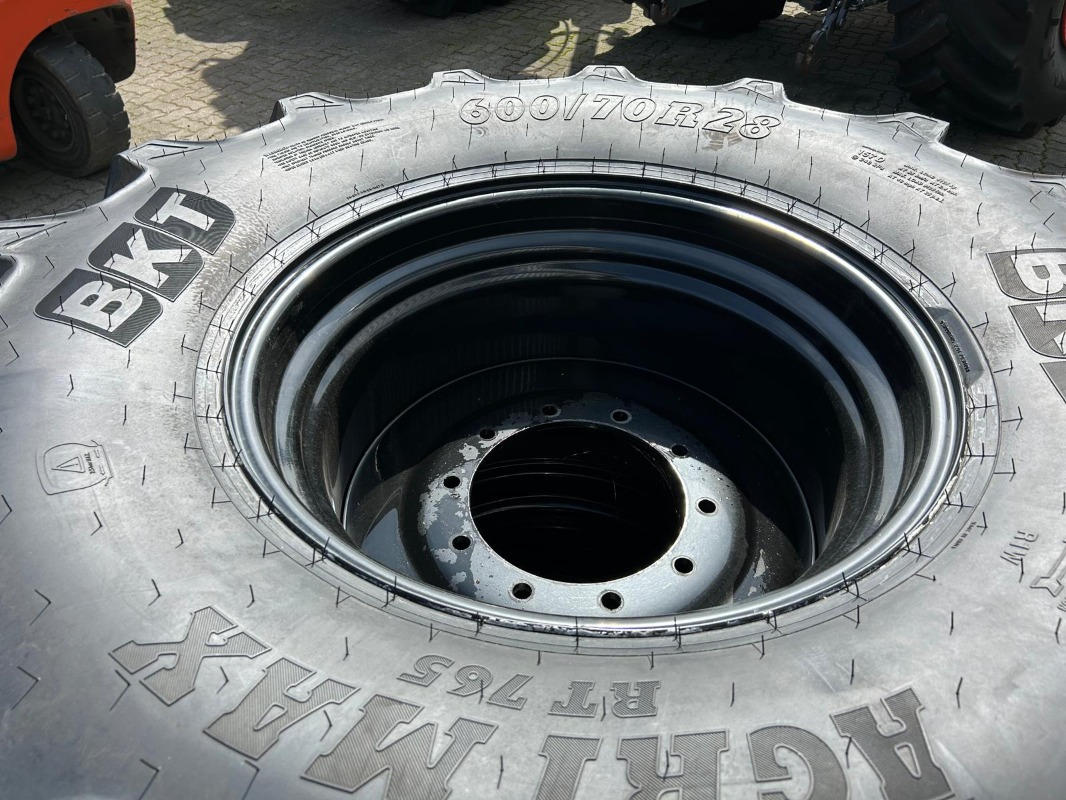 BKT 600/70R28 - 2 Stück - Шины и диски для Сельскохозяйственной техники: фото 3 BKT 600/70R28 - 2 Stück - Шины и диски для Сельскохозяйственной техники: фото 3