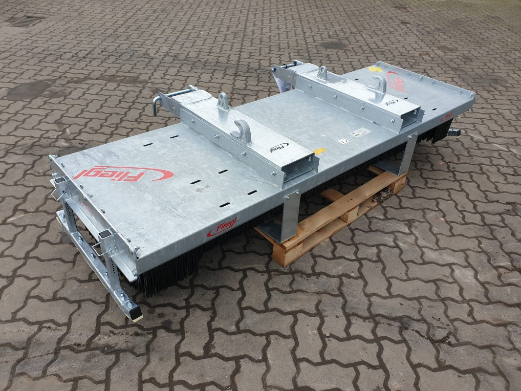 Fliegl Kehrbesen Löwe 3,00m* - Косилка: фото 4 Fliegl Kehrbesen Löwe 3,00m* - Косилка: фото 4