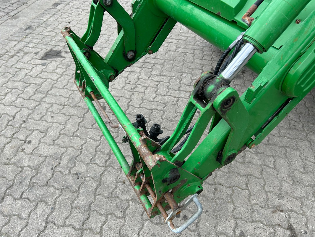 Трактор John Deere 6155M: фото 12