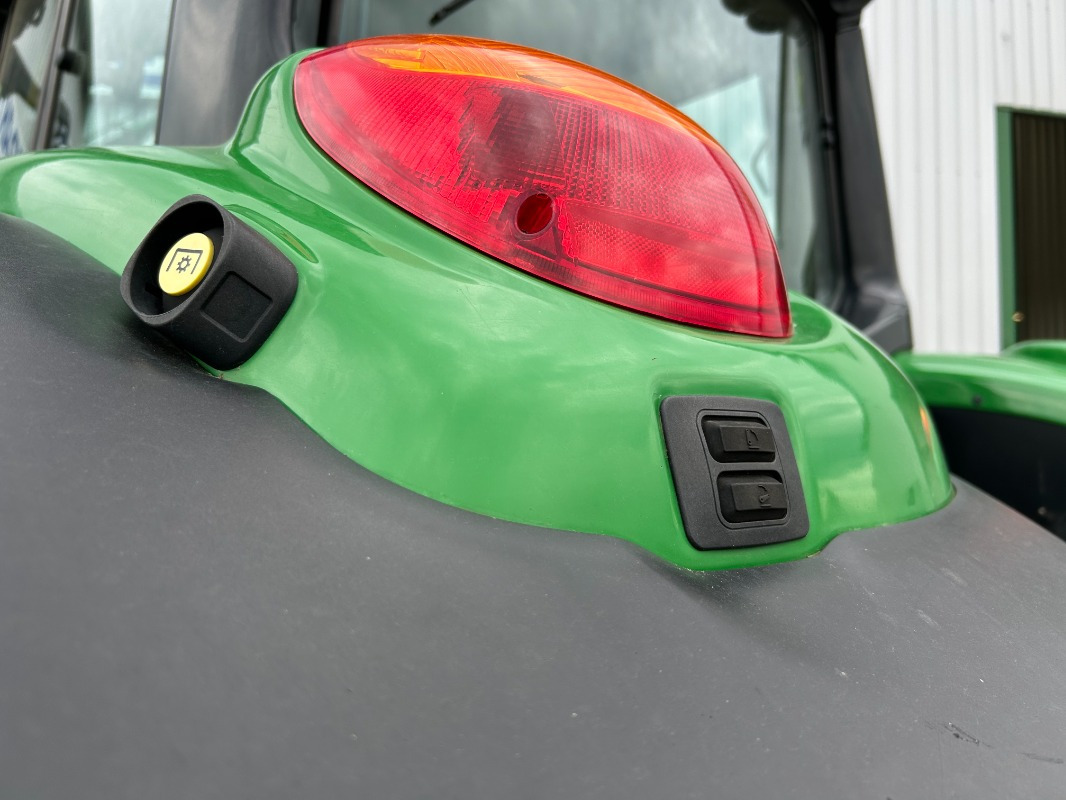 Трактор John Deere 6155M: фото 17