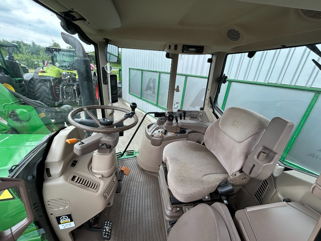Трактор John Deere 6155M: фото 6