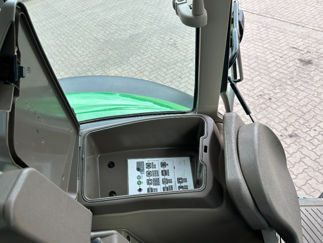 Трактор John Deere 6155M: фото 19