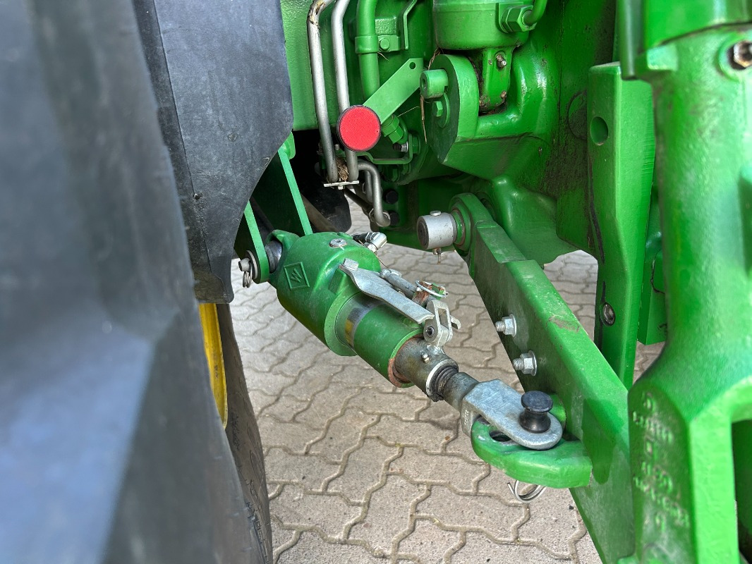 John Deere 6R 215 - Трактор: фото 5 John Deere 6R 215 - Трактор: фото 5
