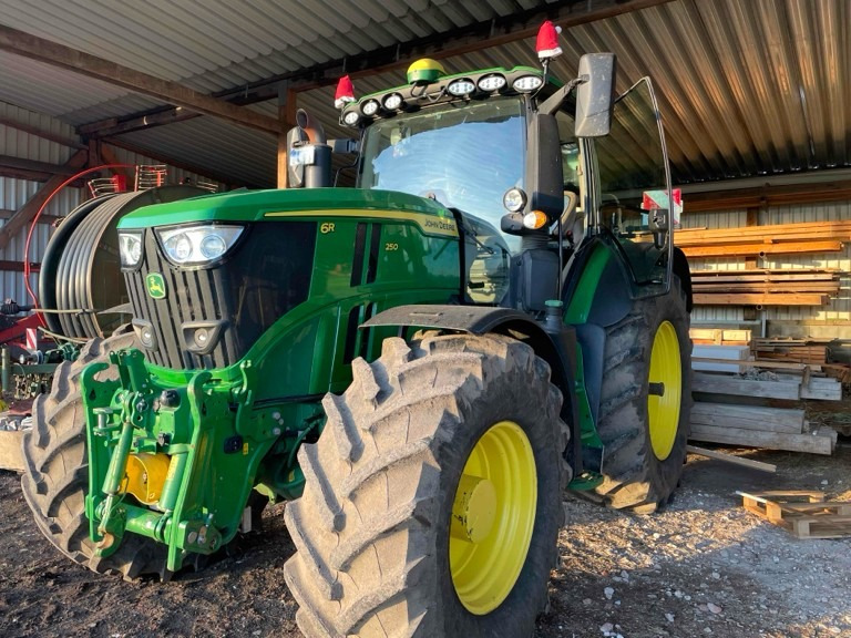 John Deere 6R 250 - Трактор: фото 5 John Deere 6R 250 - Трактор: фото 5