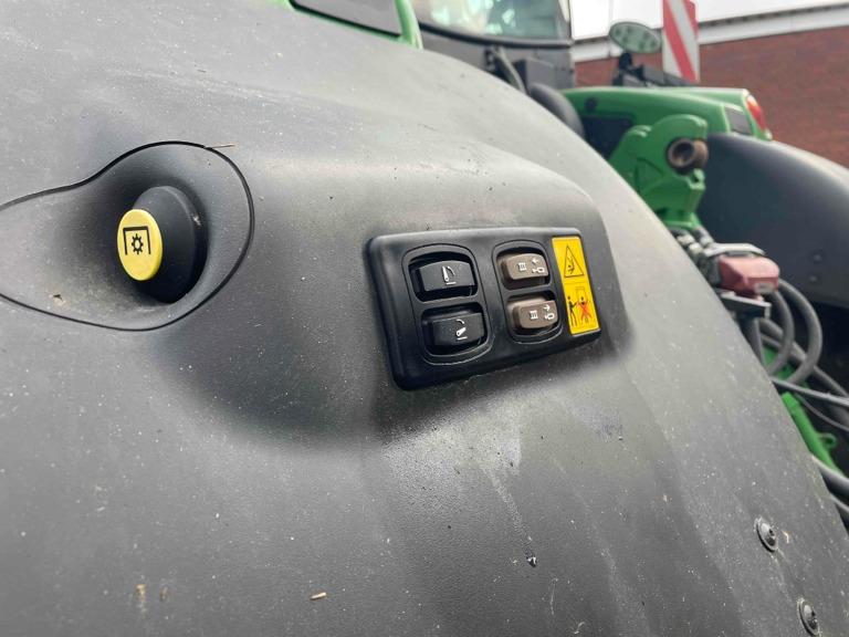 John Deere 6R 250 - Трактор: фото 2 John Deere 6R 250 - Трактор: фото 2