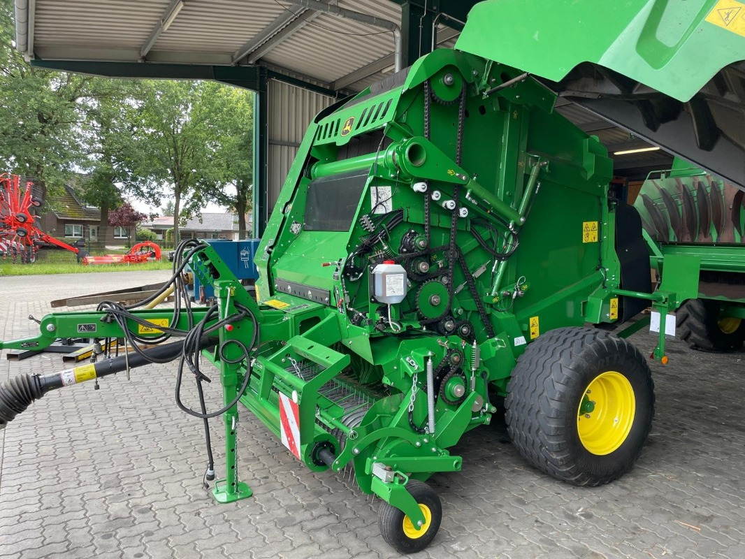 John Deere V451M - Обмотчик рулонов: фото 2 John Deere V451M - Обмотчик рулонов: фото 2