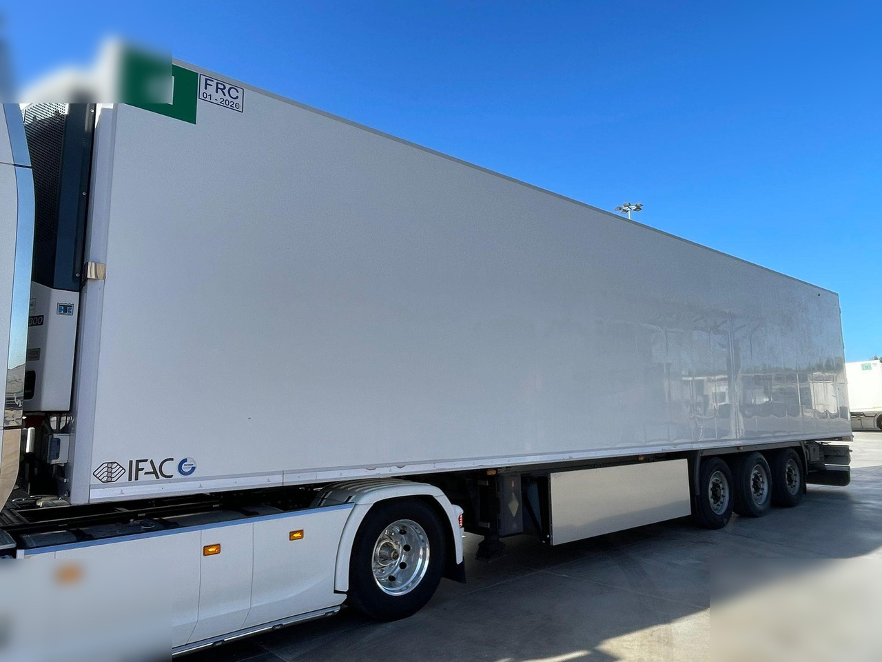 CARMOSINO - Полуприцеп-рефрижератор: фото 1 CARMOSINO - Полуприцеп-рефрижератор: фото 1