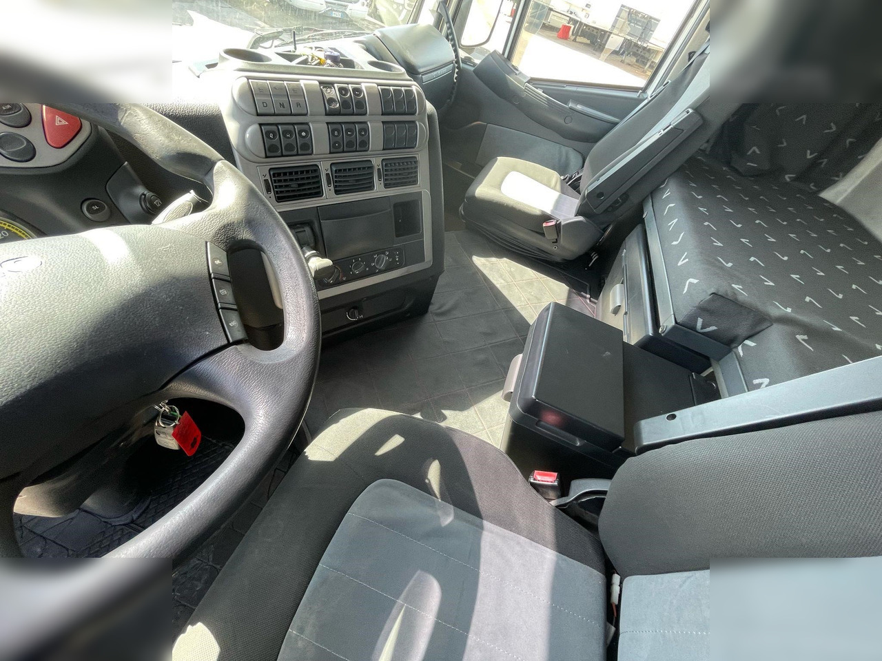 IVECO ECOSTRALIS 500 - Тягач: фото 5 IVECO ECOSTRALIS 500 - Тягач: фото 5