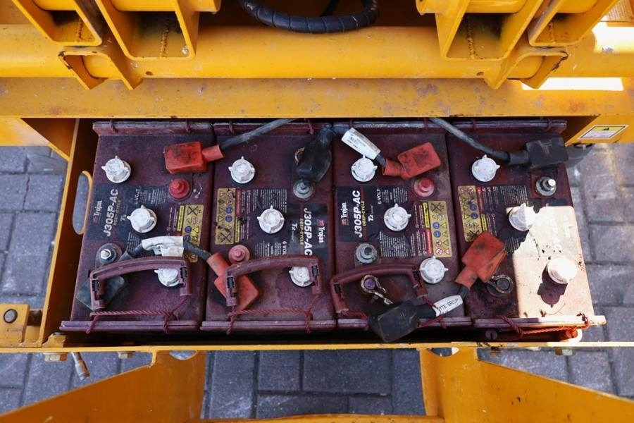 Haulotte Compact 10 Electric, 10m Working Height, 450kg Cap - Ножничный подъемник: фото 3 Haulotte Compact 10 Electric, 10m Working Height, 450kg Cap - Ножничный подъемник: фото 3