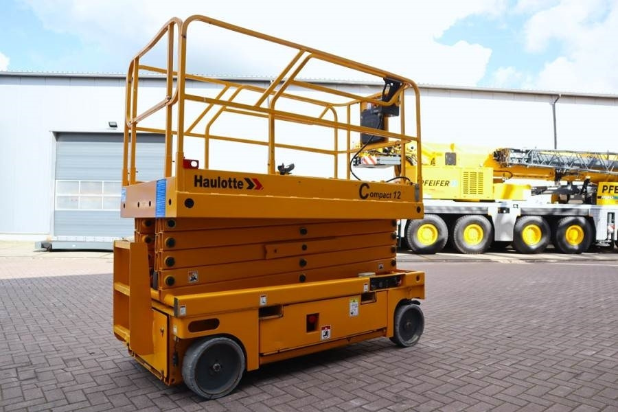Haulotte Compact 12 Electric, 12m Working Height, 300kg Cap - Ножничный подъемник: фото 2 Haulotte Compact 12 Electric, 12m Working Height, 300kg Cap - Ножничный подъемник: фото 2