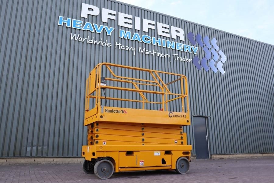 Haulotte Compact 12 Electric, 12m Working Height, 300kg Cap - Ножничный подъемник: фото 1 Haulotte Compact 12 Electric, 12m Working Height, 300kg Cap - Ножничный подъемник: фото 1