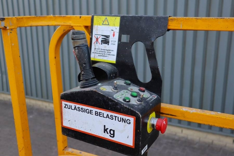 Haulotte Compact 12 Electric, 12m Working Height, 300kg Cap - Ножничный подъемник: фото 4 Haulotte Compact 12 Electric, 12m Working Height, 300kg Cap - Ножничный подъемник: фото 4