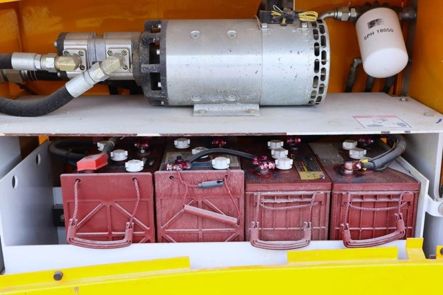 Haulotte Compact 12RTE Electric, 12m Working Height, 450kg - Ножничный подъемник: фото 5 Haulotte Compact 12RTE Electric, 12m Working Height, 450kg - Ножничный подъемник: фото 5