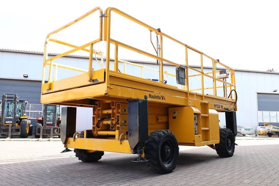 Haulotte H12SXL Diesel, 4x4 Drive, 12m Working Height, 700k - Ножничный подъемник: фото 2 Haulotte H12SXL Diesel, 4x4 Drive, 12m Working Height, 700k - Ножничный подъемник: фото 2
