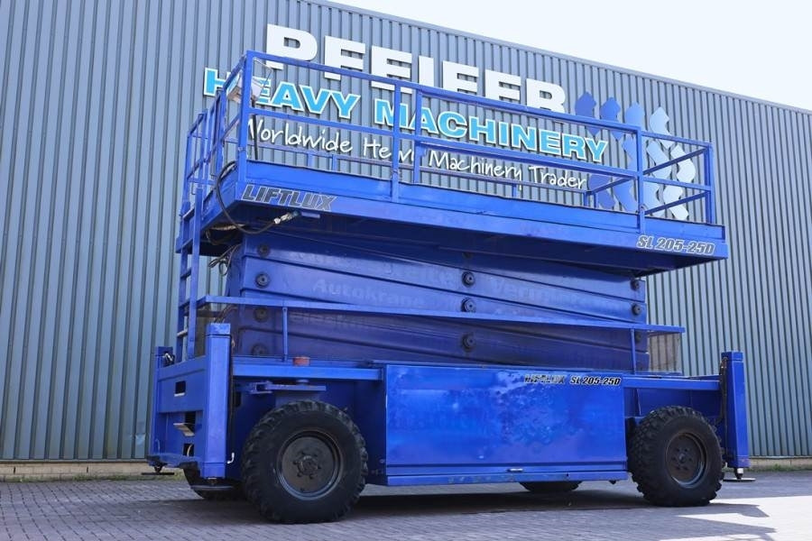 Liftlux SL205-25D Diesel, 4x4 Drive, Hydraulic Deck Extens - Ножничный подъемник: фото 1 Liftlux SL205-25D Diesel, 4x4 Drive, Hydraulic Deck Extens - Ножничный подъемник: фото 1