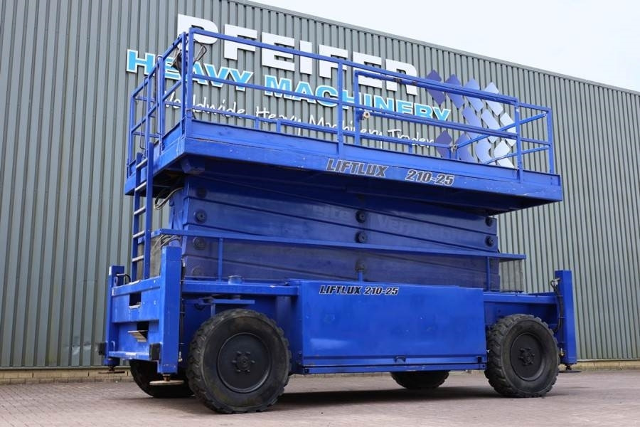 Liftlux SL210-25 D4WD S/P Diesel, Hydraulic Deck Extension - Ножничный подъемник: фото 1 Liftlux SL210-25 D4WD S/P Diesel, Hydraulic Deck Extension - Ножничный подъемник: фото 1