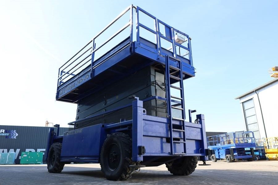 Ножничный подъемник Liftlux SL245-25D 4WD Diesel, 4x4 Drive, 26.5m Working Hei: фото 7