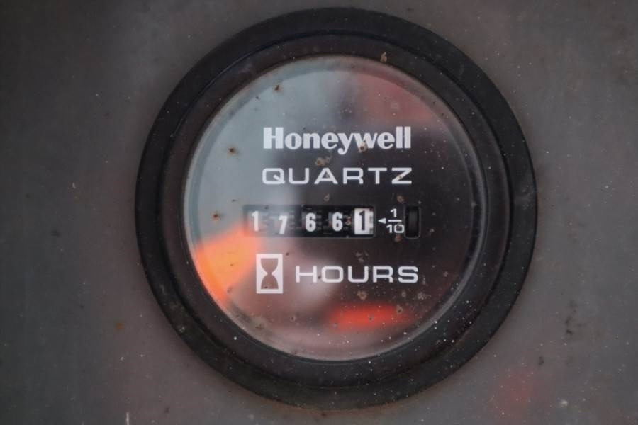 SkyJack SJ6826 Diesel, 4x4 Drive, 10m Working Height, 567k - Ножничный подъемник: фото 4 SkyJack SJ6826 Diesel, 4x4 Drive, 10m Working Height, 567k - Ножничный подъемник: фото 4