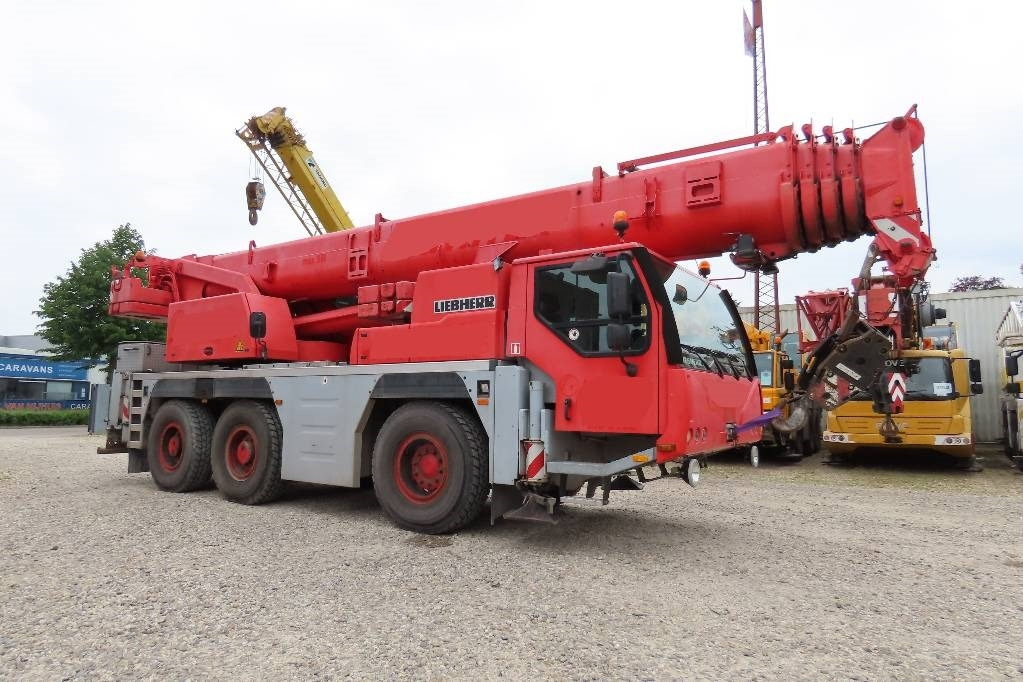 Liebherr LTM 1055-3.2 - Вседорожный кран: фото 2 Liebherr LTM 1055-3.2 - Вседорожный кран: фото 2