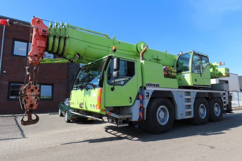 Liebherr LTM 1055-3.2 - Вседорожный кран: фото 1 Liebherr LTM 1055-3.2 - Вседорожный кран: фото 1