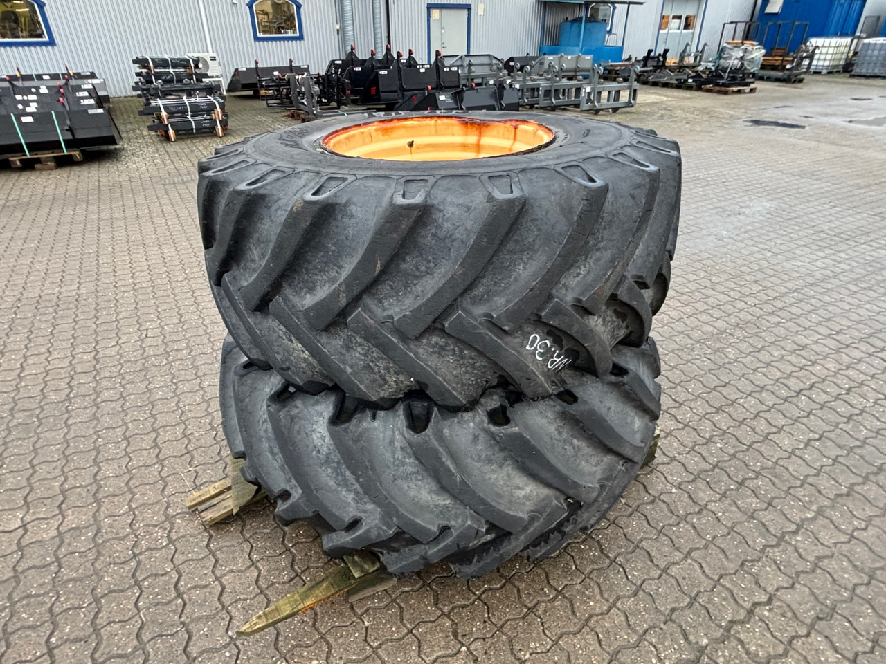 Dynapac TR-135 - Шина для Строительной техники: фото 1 Dynapac TR-135 - Шина для Строительной техники: фото 1