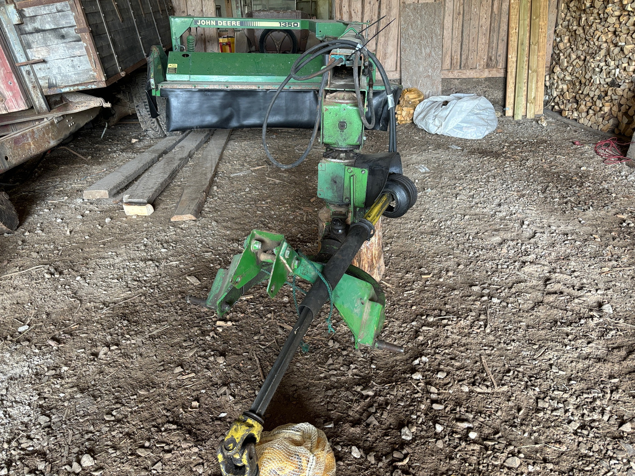 John Deere 1350 - Косилка-измельчитель/ Мульчер: фото 1 John Deere 1350 - Косилка-измельчитель/ Мульчер: фото 1