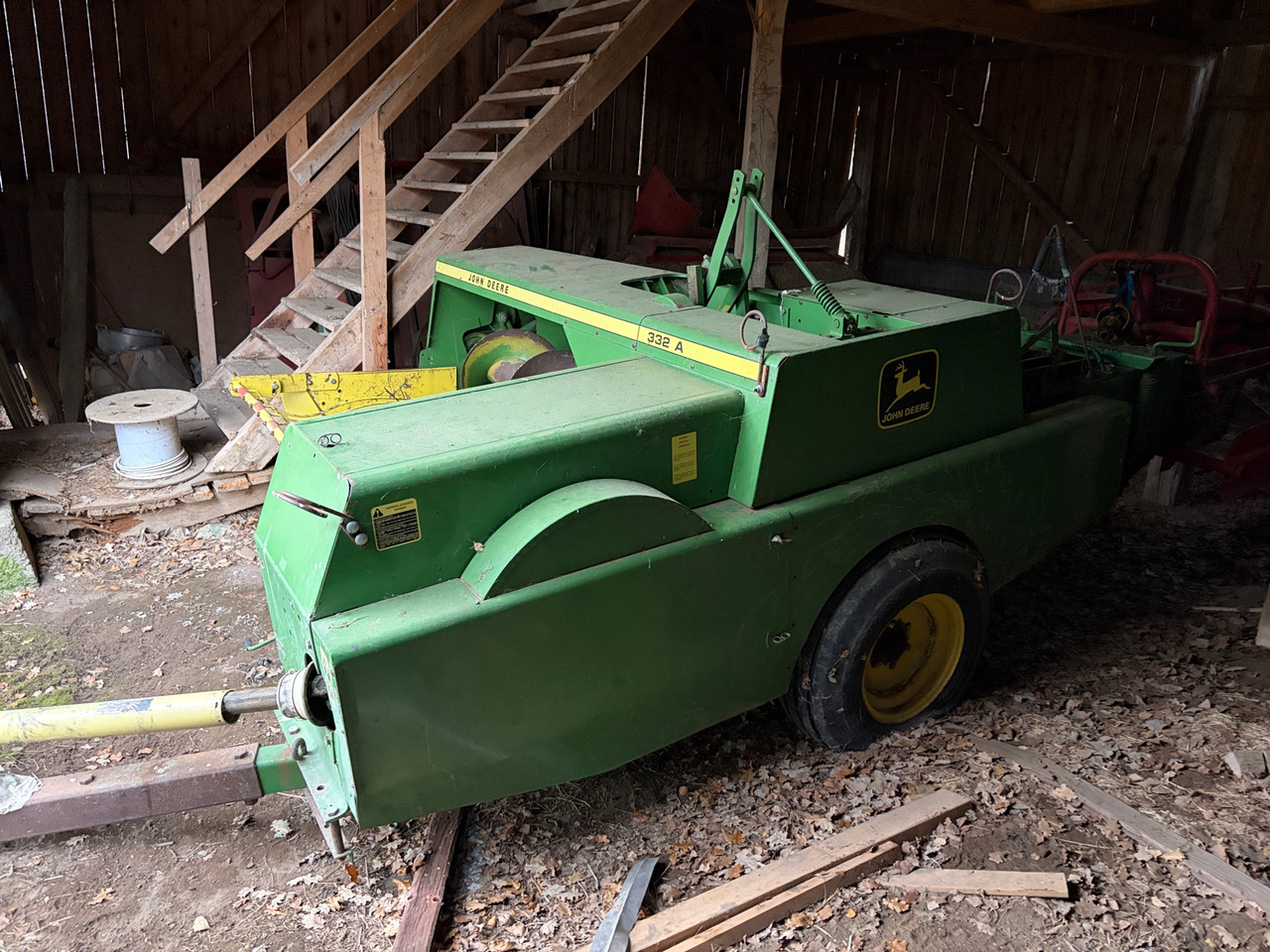 John Deere 332A - Пресс-подборщик рулонный: фото 1 John Deere 332A - Пресс-подборщик рулонный: фото 1