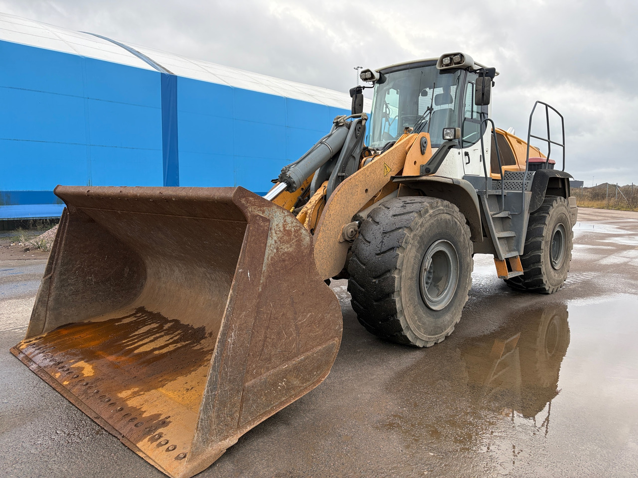 Liebherr L580 - Колёсный погрузчик: фото 1 Liebherr L580 - Колёсный погрузчик: фото 1