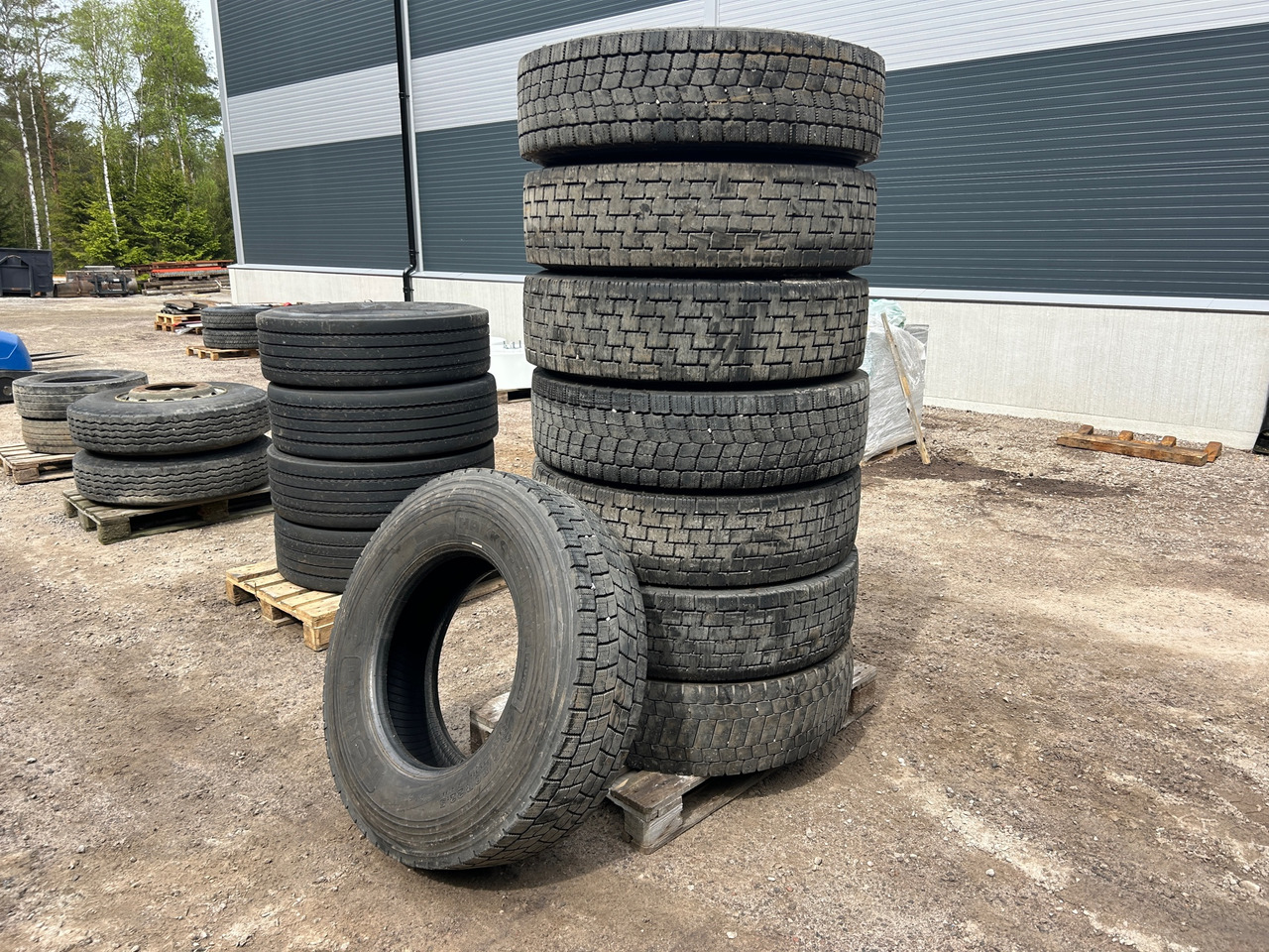 Nokian & Bridgestone - Шина для Грузовиков: фото 1 Nokian & Bridgestone - Шина для Грузовиков: фото 1