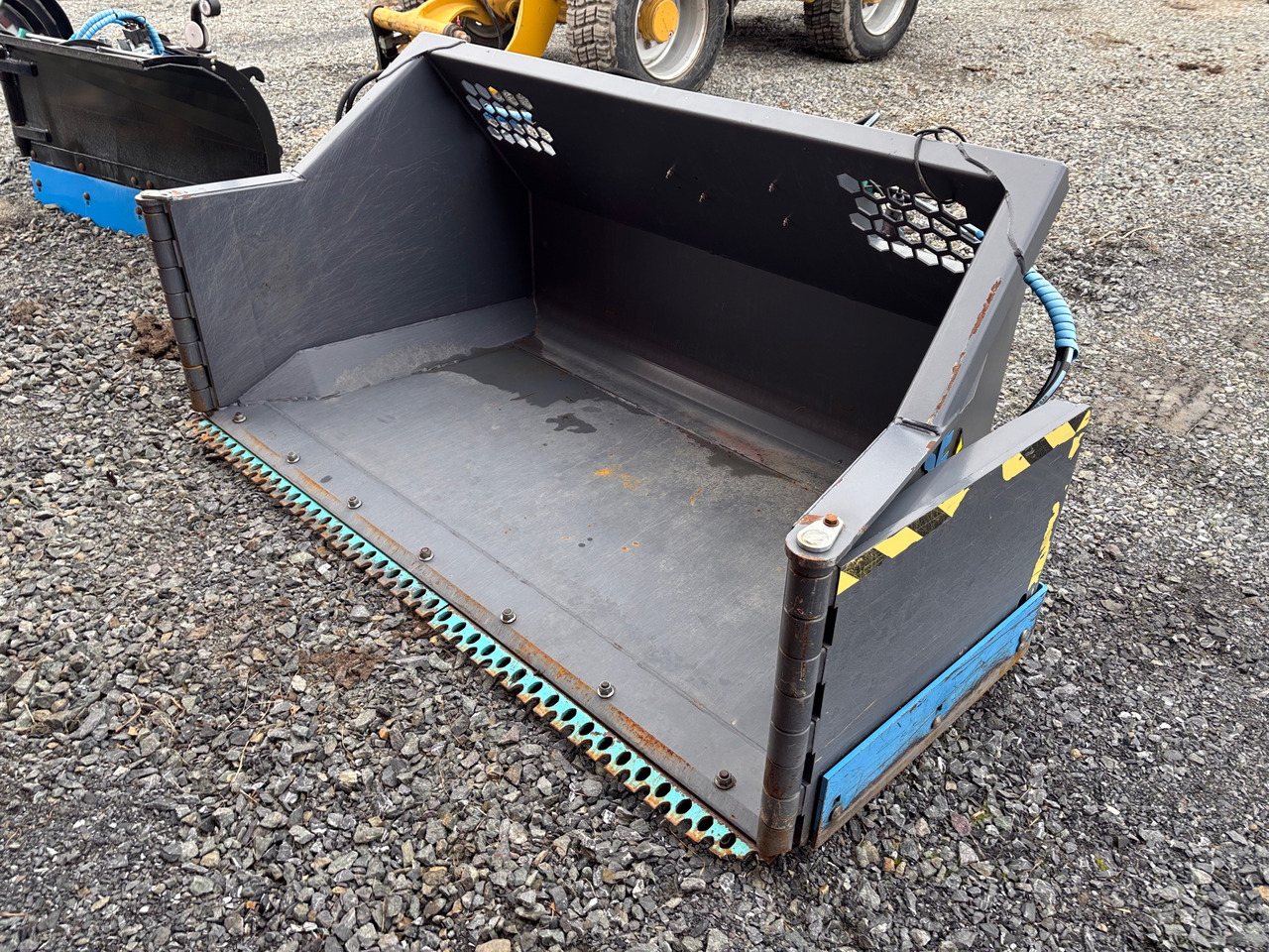 SE  - Ковш для погрузчика: фото 1 SE  - Ковш для погрузчика: фото 1