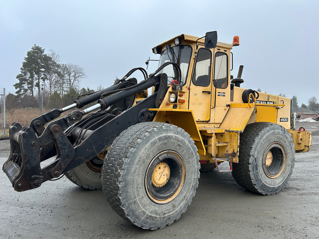 Volvo BM 4500 - Колёсный погрузчик: фото 1 Volvo BM 4500 - Колёсный погрузчик: фото 1