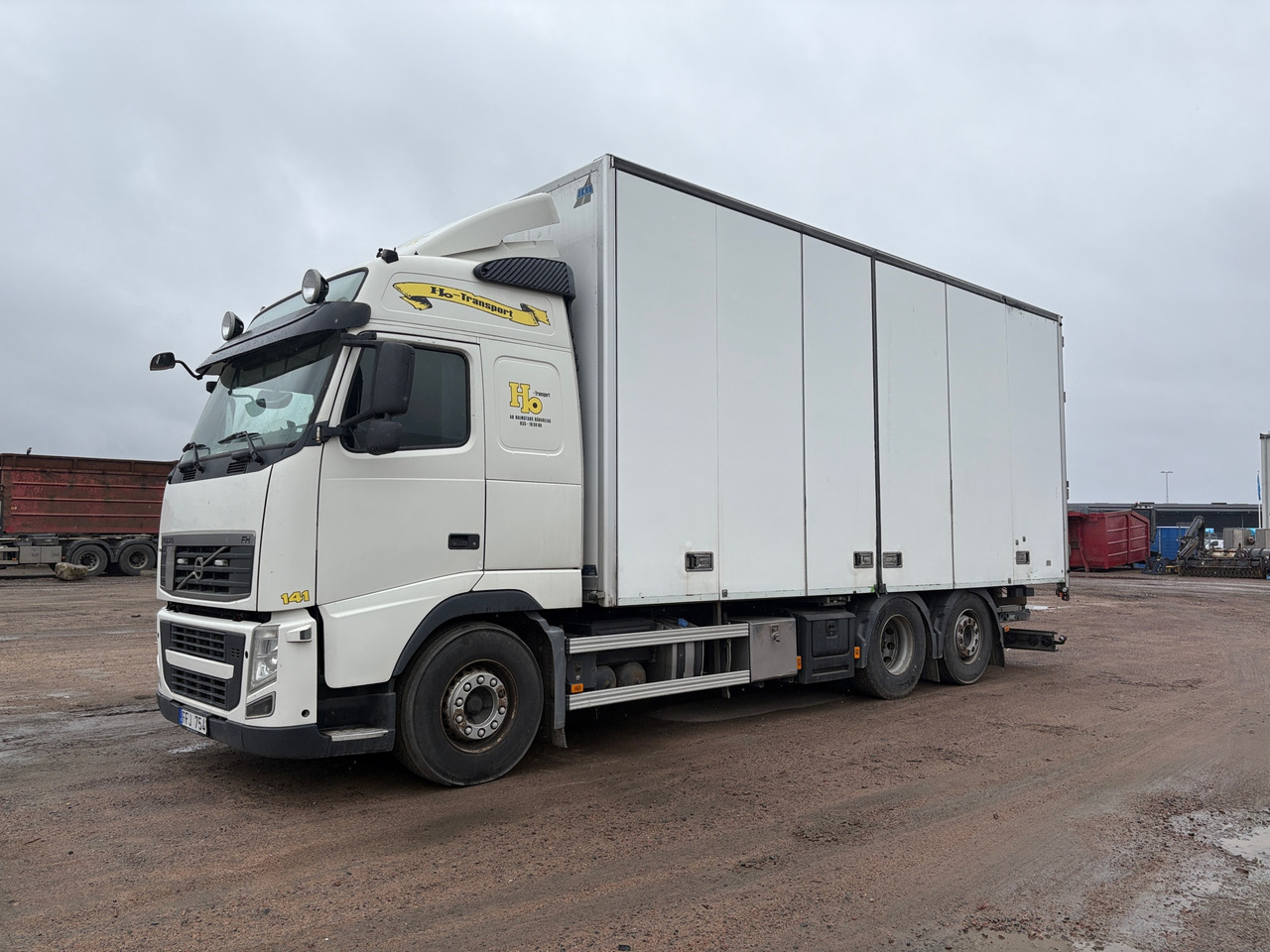 Volvo FH 6x2 - Грузовик с закрытым кузовом: фото 1 Volvo FH 6x2 - Грузовик с закрытым кузовом: фото 1