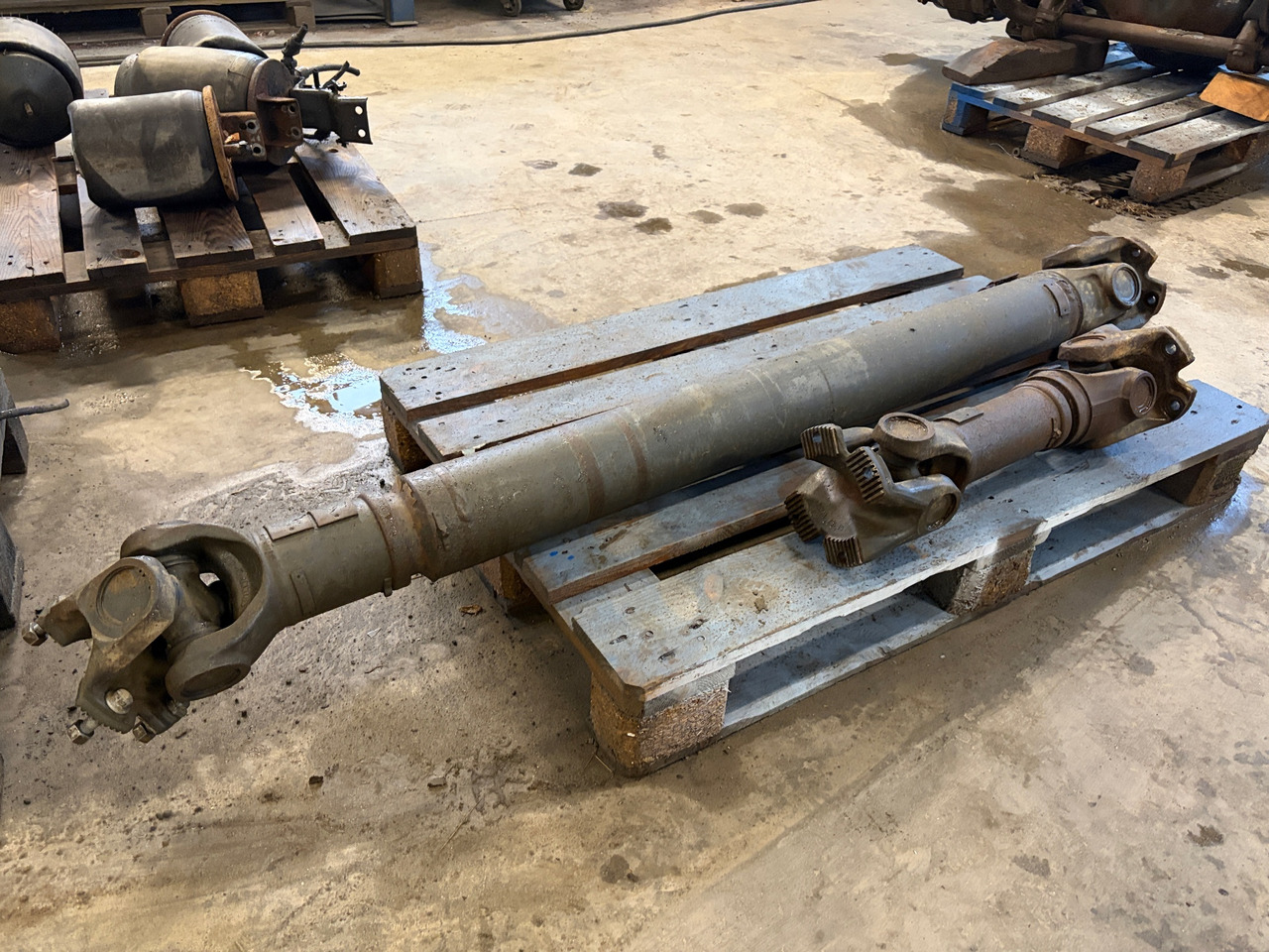 Volvo FH16 580 Tridem - Передняя ось для Грузовиков: фото 1 Volvo FH16 580 Tridem - Передняя ось для Грузовиков: фото 1