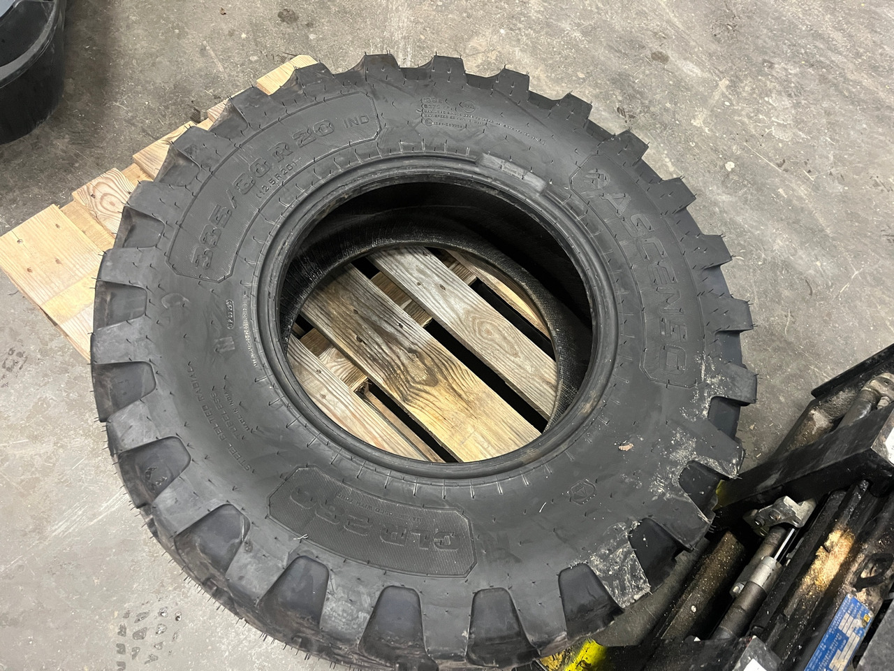 Ascenso 335/80-20 - Шина для Строительной техники: фото 1 Ascenso 335/80-20 - Шина для Строительной техники: фото 1