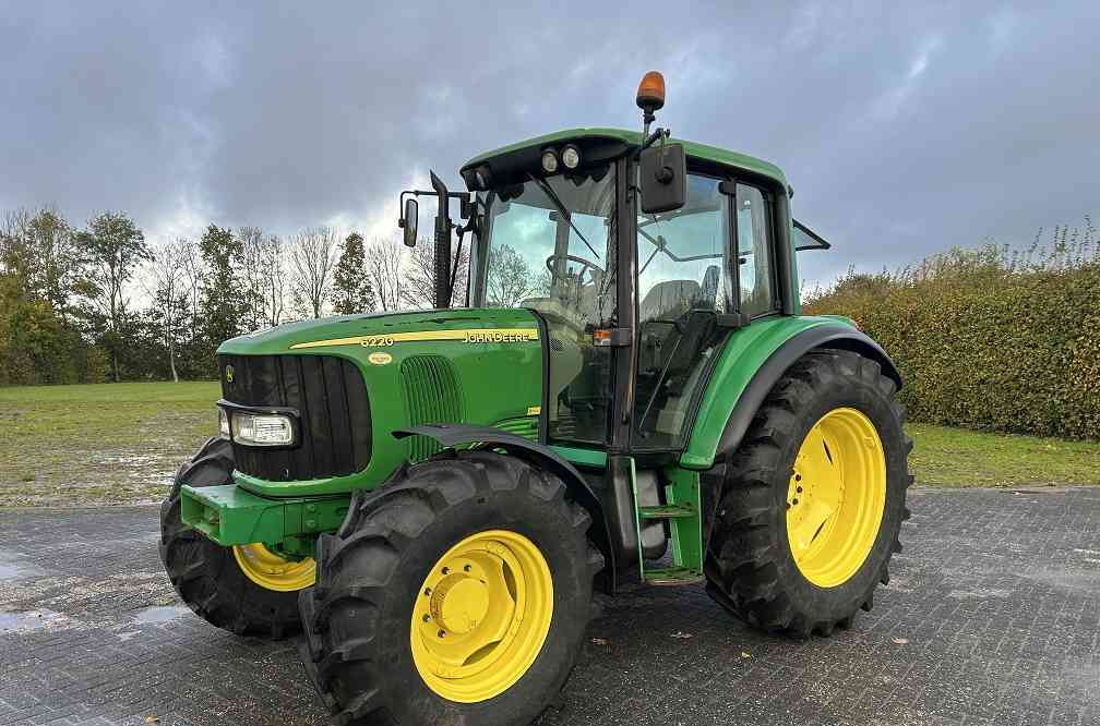 John Deere 6220 premium, 7500 uur MARGEPRIJS - Трактор: фото 1 John Deere 6220 premium, 7500 uur MARGEPRIJS - Трактор: фото 1